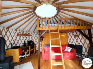 a room with a loft bed in a yurt at Les Racines du p'tit Isidore in Rouyn