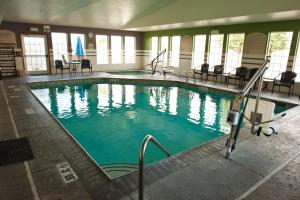 Holiday Inn Express Walla Walla, an IHG Hotel tesisinde veya buraya yakın yüzme havuzu