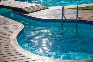 Bazén v ubytování Arraial D'ajuda Eco Resort nebo v jeho okolí