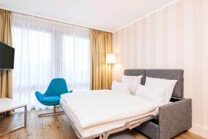 Säng eller sängar i ett rum på NH Dortmund