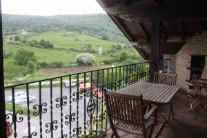 a balcony with a table and chairs and a view at Casa Rural MAITETXU in Viscarret-Guerendiáin