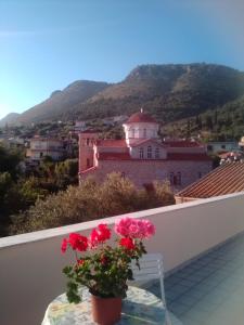 A general mountain view or a mountain view taken from Az apartmant