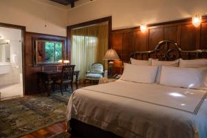Rúm í herbergi á Grano de Oro Hotel