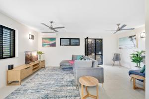Χώρος καθιστικού στο Crystal Shores Sunshine Beach