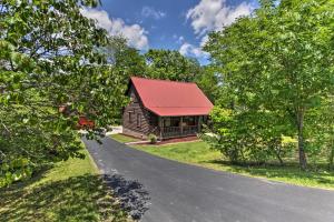 Gallery image of Rustic Cabin with Screened Deck 8 Mi to Dollywood in Sevierville