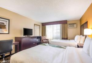 Postel nebo postele na pokoji v ubytování Quality Inn