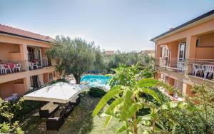 Basen w obiekcie Residence Villa Andrea lub w pobliżu