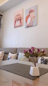 Khu vực ghế ngồi tại Redbean Guesthouse