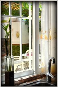 a vase sitting on a window sill next to a sink at El Rincón de la Rosa in La Zubia