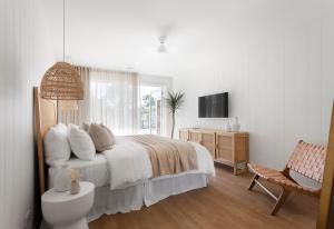 TV a/nebo společenská místnost v ubytování Loea Boutique Hotel