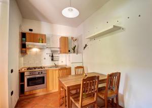 Kuchnia lub aneks kuchenny w obiekcie Residence Villa Andrea