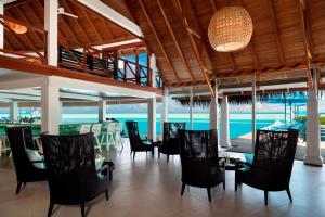 Posezení v ubytování Anantara Dhigu Maldives Resort