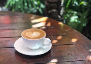 Utensilios para hacer té y café en The Shady Rest Hotel