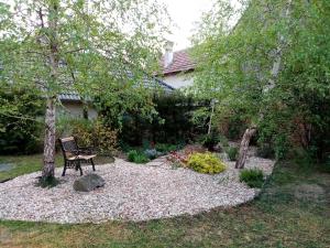 A garden outside Kőszeghegyalja Vendégház