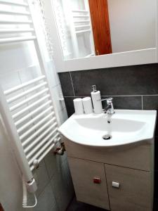 A bathroom at Kőszeghegyalja Vendégház