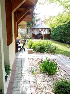 A garden outside Kőszeghegyalja Vendégház