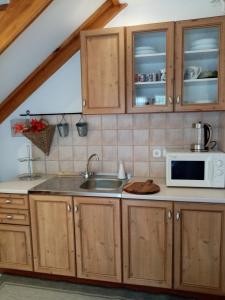 A kitchen or kitchenette at Kőszeghegyalja Vendégház