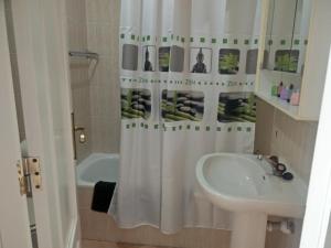 Kúpeľňa v ubytovaní APARTAMENT AL PORT EmpuriaRent