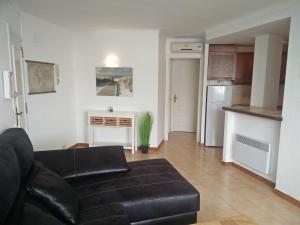 Kuchyňa alebo kuchynka v ubytovaní APARTAMENT AL PORT EmpuriaRent + 10 fotografií