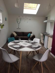 Posezení v ubytování Maison Mitoyenne + 13 fotografií