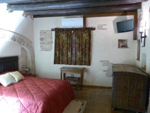 מיטה או מיטות בחדר ב-Casa Rural Castillo LA Iruela