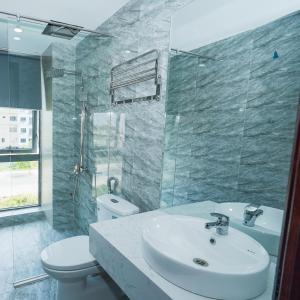 Bathroom sa Minh Hung Apartment & Hotel
