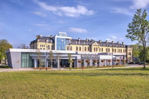 Budynek, w którym mieści się hotel