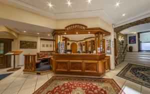 a store lobby with a counter in a store at City Partner Hotel Strauss in Würzburg