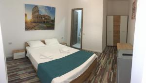 a bedroom with a bed and a painting on the wall at EUROPEAN HOUSE in Constanţa +9 photos