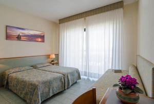 Postel nebo postele na pokoji v ubytování Hotel Paris