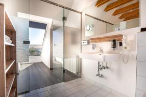 Kuchyň nebo kuchyňský kout v ubytování BinderS Budget City-Mountain Hotel