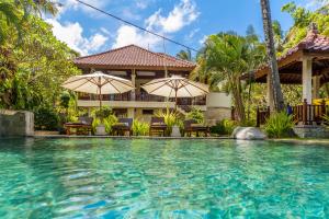 สระว่ายน้ำที่อยู่ใกล้ ๆ หรือใน Treasure of Bali, 3BR villa, infinity pool, staff