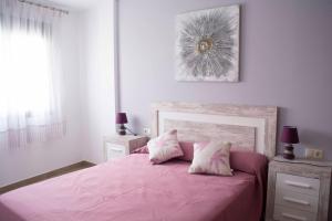 Posteľ alebo postele v izbe v ubytovaní Apartamentos EL POSAERO Juan Mariano