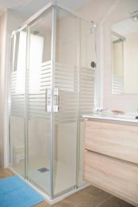 Kúpeľňa v ubytovaní Apartamentos EL POSAERO Juan Mariano + 30 fotografií