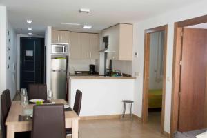 Kuchyňa alebo kuchynka v ubytovaní Apartamentos EL POSAERO Juan Mariano