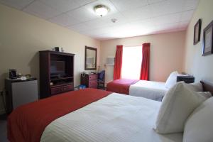 
A bed or beds in a room at Slemon Park Hotel & Conference Centre
