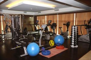 Fitness centrum a/nebo fitness zařízení v ubytování Gokulam Park Coimbatore