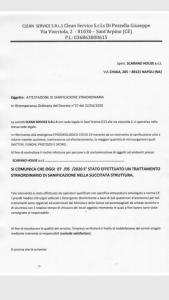 une lettre du département de la sécurité intérieure avec une capture d'écran du document dans l'établissement Chiaia House, à Naples