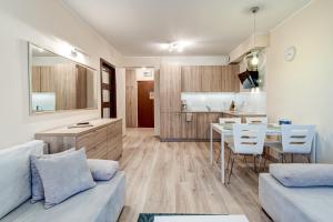 a living room with a couch and a table at Apartamenty Zdrojowa in Świnoujście