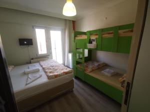 Postel nebo postele na pokoji v ubytování Çanakkale Kampüs Pansiyon