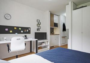 A television and/or entertainment centre at smartments Graz