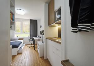 A kitchen or kitchenette at smartments Graz