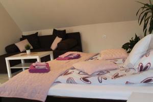 Posteľ alebo postele v izbe v ubytovaní Apartamenty "U Elżbiety"