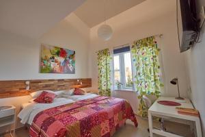מיטה או מיטות בחדר ב-Staylong Hotell