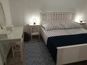 Łóżko lub łóżka w pokoju w obiekcie Apartment ANTONELLA