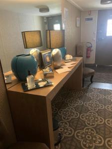 a reception desk in a hotel room at Résidence et Chambres d'Hôtes de La Porte d'Arras in Douai