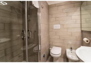 A bathroom at New Gallery