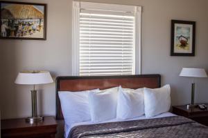 A bed or beds in a room at Riptide Oceanfront Hotel