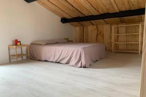 Ένα ή περισσότερα κρεβάτια σε δωμάτιο στο Chalet Nature & chiens de traîneaux