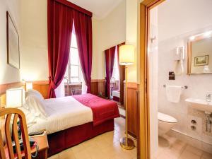 Postel nebo postele na pokoji v ubytování Hotel Giotto Flavia